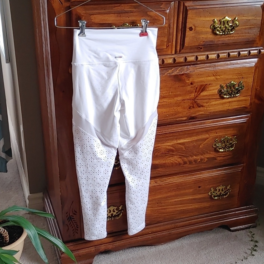 🌻Women's White Chill Play Floral Cut-out Aerie Leggings size small - Picture 2 of 9